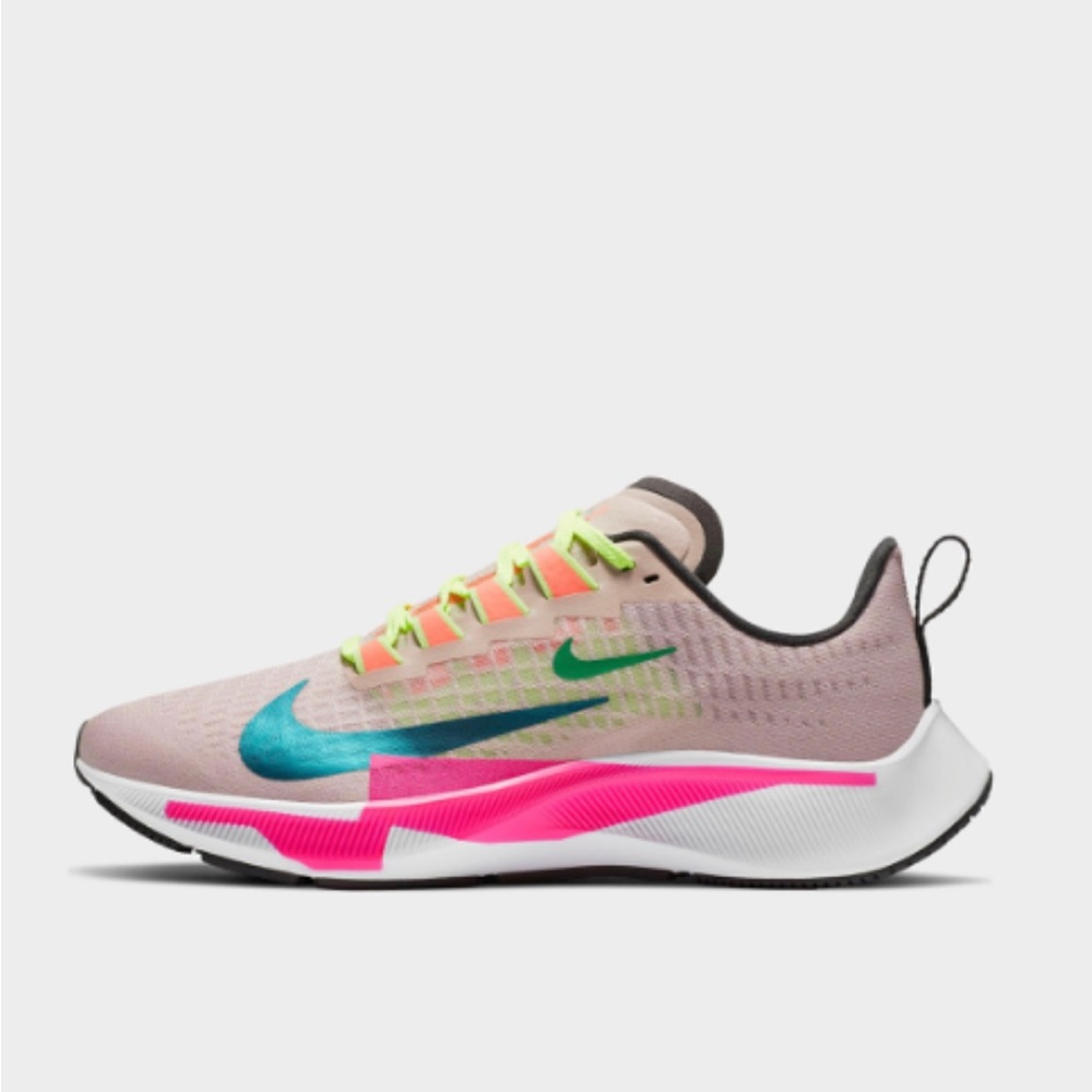 Women's Nike Air Zoom Pegasus 37 Premium RunnIng Shoes
